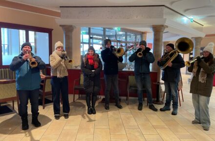 Neujahrsgrüße der Trachtenkapelle im OptimaMed Aspach