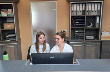 OptimaMed Aspach: Ein Blick hinter die Kulissen – „Tag am Arbeitsplatz der Eltern“