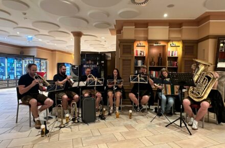 OptimaMed Aspach Einladung: Unterhaltung mit der Schleichweg Musi